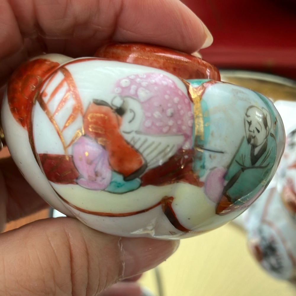 Vintage Geisha’s in Garden Ceramic Salt and Pepper Shakers HAND PAINTED 1930’s - Picture 13 of 16